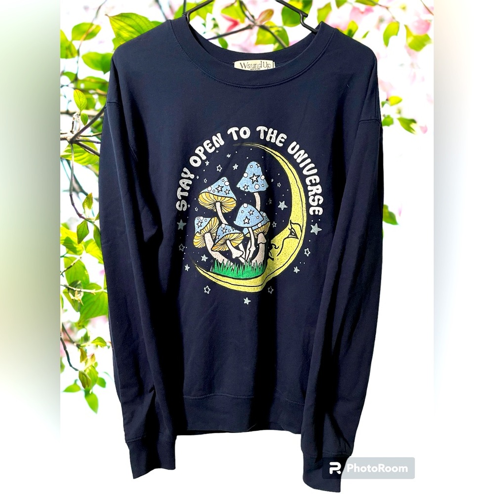 🔥 Junior’s mushrooms & moon fleece sweatshirt 🔥